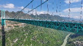 Huajiang Canyon Bridge