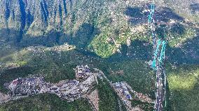 Huajiang Canyon Bridge