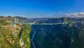 Huajiang Canyon Bridge