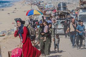 Palestinians Flee Northern Gaza after Intensified Israeli Attacks - Gaza City