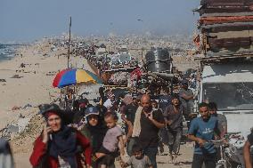 Palestinians Flee Northern Gaza after Intensified Israeli Attacks - Gaza City