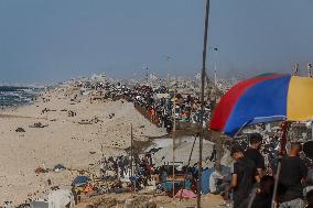 Palestinians Flee Northern Gaza after Intensified Israeli Attacks - Gaza City