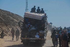 Palestinians Flee Northern Gaza after Intensified Israeli Attacks - Gaza City