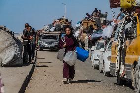 Palestinians Flee Northern Gaza after Intensified Israeli Attacks - Gaza City