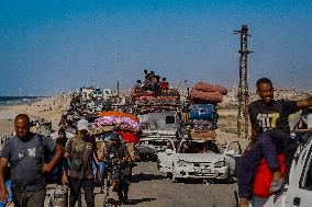 Palestinians Flee Northern Gaza after Intensified Israeli Attacks - Gaza City