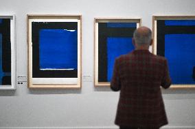 Pierre Soulages au musee du Luxembourg a Paris.