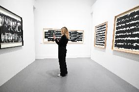 Pierre Soulages au musee du Luxembourg a Paris.