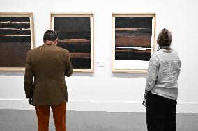 Pierre Soulages au musee du Luxembourg a Paris.