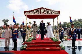 Spansih Royals Tomb of The Unknown Soldier - Cairo