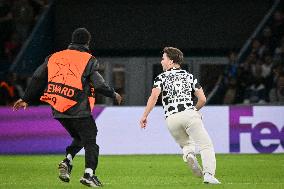 Champions League PSG vs Atalanta BC- Pitch invader - FA