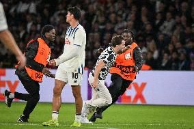 Champions League PSG vs Atalanta BC- Pitch invader - FA