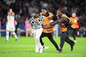 Champions League Match PSG vs Atalanta Pitch Invasion - Paris