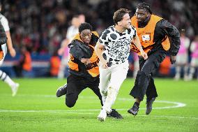 Champions League Match PSG vs Atalanta Pitch Invasion - Paris