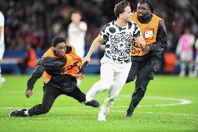 Champions League Match PSG vs Atalanta Pitch Invasion - Paris