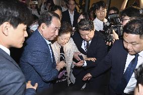 Special prosecutors call Unification Church leader for questioning