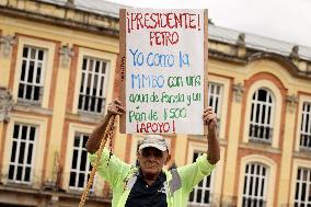 Athletes demonstrate Against Cut in the 2026 Budget of Colombia's Ministery of Sports