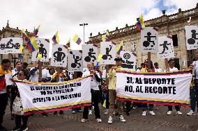 Athletes demonstrate Against Cut in the 2026 Budget of Colombia's Ministery of Sports