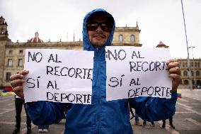 Athletes demonstrate Against Cut in the 2026 Budget of Colombia's Ministery of Sports