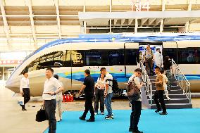 China First Chinese Standard Intelligent Urban Train Unveiled