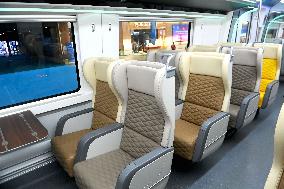 China First Chinese Standard Intelligent Urban Train Unveiled