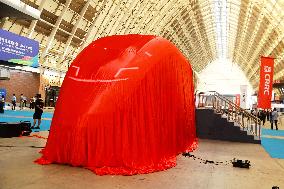 China First Chinese Standard Intelligent Urban Train Unveiled