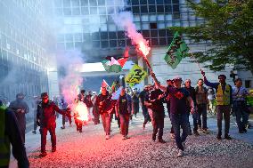 Railway Unions Protesters Inside Bercy - Paris