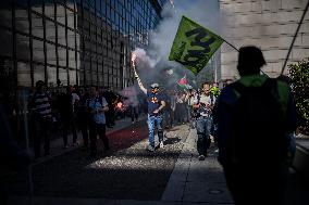 Railway Unions Protesters Inside Bercy - Paris