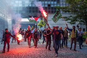 Railway Unions Protesters Inside Bercy - Paris