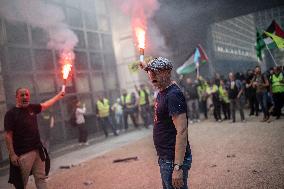 Railway Unions Protesters Inside Bercy - Paris