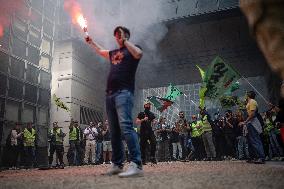 Railway Unions Protesters Inside Bercy - Paris
