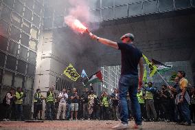 Railway Unions Protesters Inside Bercy - Paris