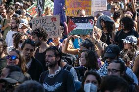 Nationwide Strikes Over Budget - Paris