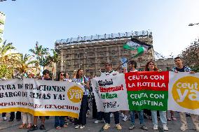 Chanting In Support of Sumud Flotilla - Spain