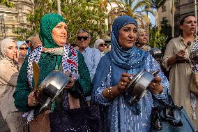Chanting In Support of Sumud Flotilla - Spain