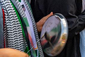 Chanting In Support of Sumud Flotilla - Spain