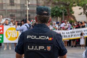 Chanting In Support of Sumud Flotilla - Spain
