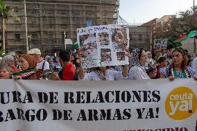 Chanting In Support of Sumud Flotilla - Spain