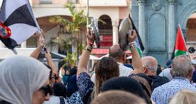 Chanting In Support of Sumud Flotilla - Spain