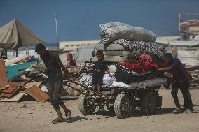 Palestinians Head South After an Israeli Ground Offensive - Gaza