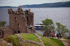 Illustration Scotland Highlands Loch Ness Urquhart Castle