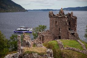 Illustration Scotland Highlands Loch Ness Urquhart Castle