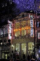 FRANCE, PARIS (75) 2ND AND 9TH ARRONDISSEMENT, LES GRANDS BOULEVARDS AT CHRISTMAS TIME, THE THEATRE DES VARIETES ON BOULEVARD MO