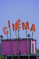 FRANCE, PARIS (75) 19TH ARRONDISSEMENT, PARC DE LA VILLETTE, OUTDOOR CINEMA