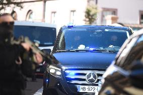 Arrival of Nordhal Lelandais at Courthouse - Colmar