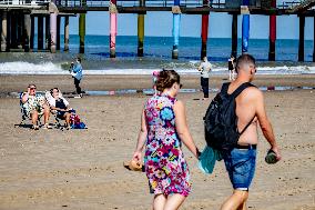 Beachgoers Enjoy Late Summer Warm Weather - Netherlands