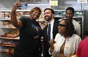 Mamdani Campaigns in Allan’s Bakery in Brooklyn, NY