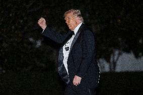 US President Trump returns to the White House from dinner at Mount Vernon