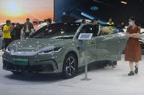 Warren E. Buffett Sold Off BYD Shares