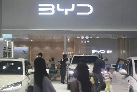 Warren E. Buffett Sold Off BYD Shares