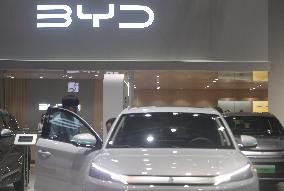 Warren E. Buffett Sold Off BYD Shares